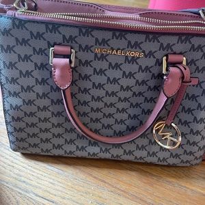Michael kors tote